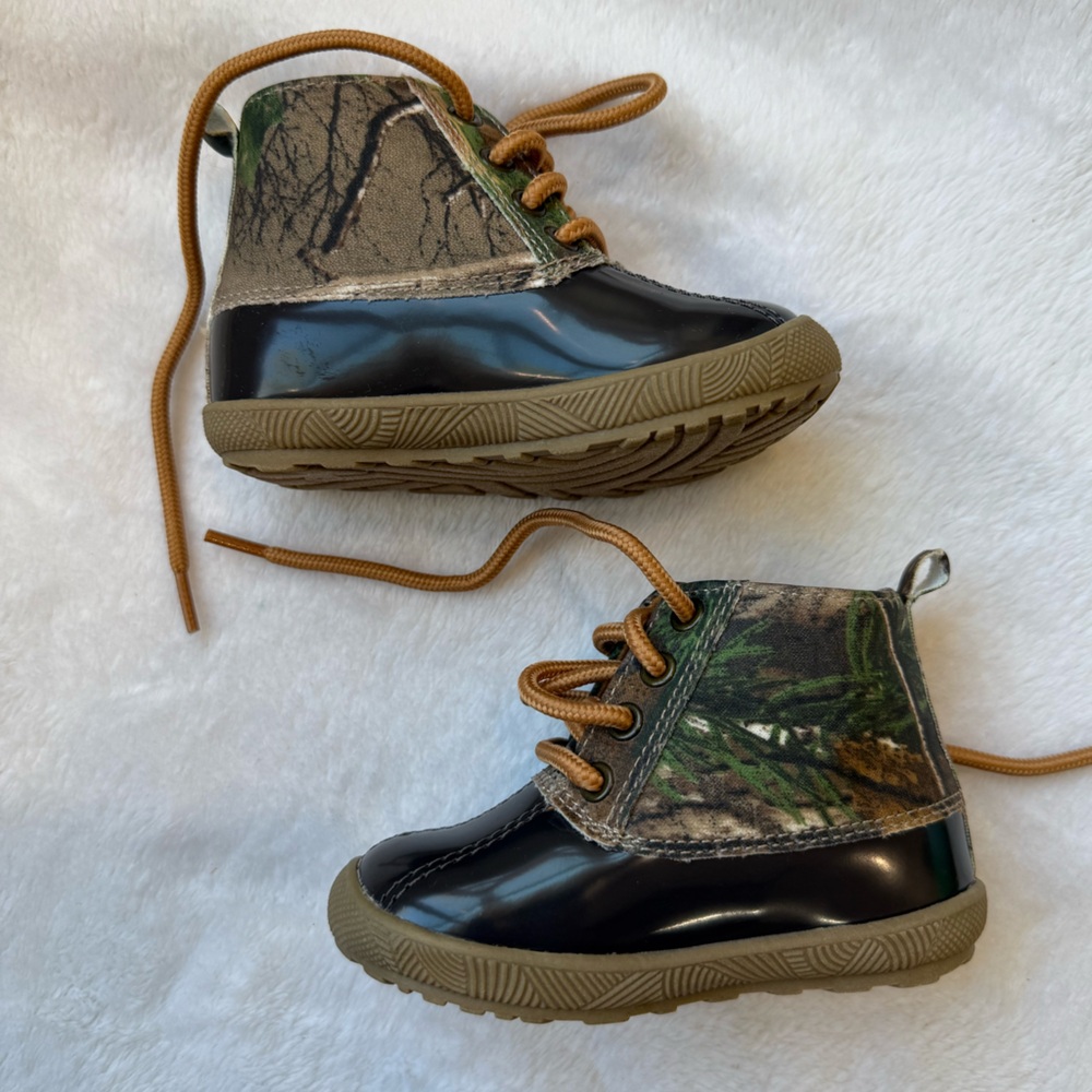 Crown & Ivy Toddler Boys Jude Camo Duck Boots / Size 4